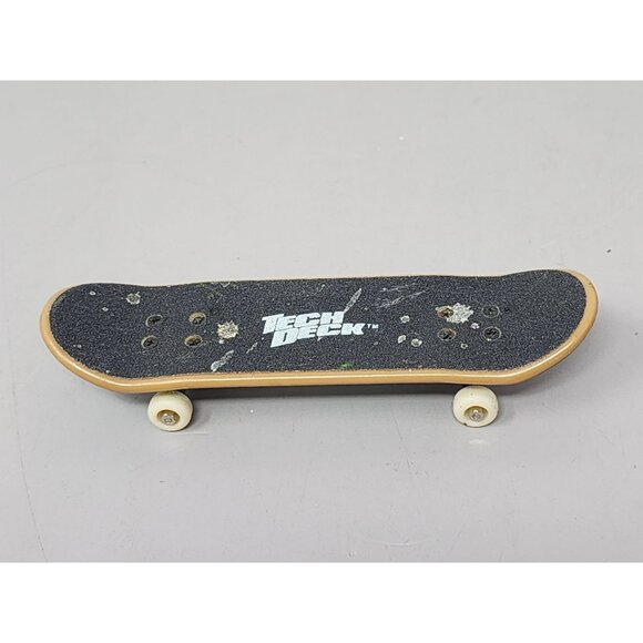 Tech Deck Tosh Mini Fingerboard Skateboard Black‎ Deck With White Wheels - Picture 1 of 9